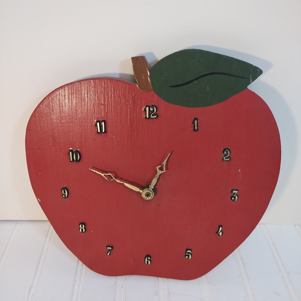VTG Handmade Apple Wall Clock Rustic Farmhouse Kitchen Red Wood Fruit Theme Red
